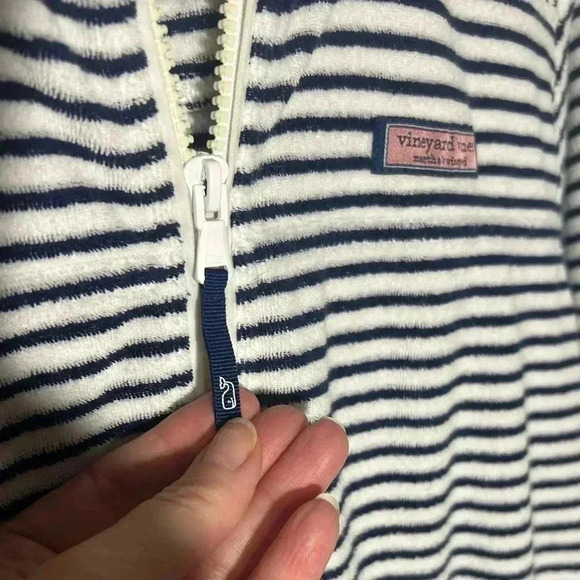 Vineyard Vines Martha's Vineyard half zip striped white w/blue Terry size small - Picture 4 of 10